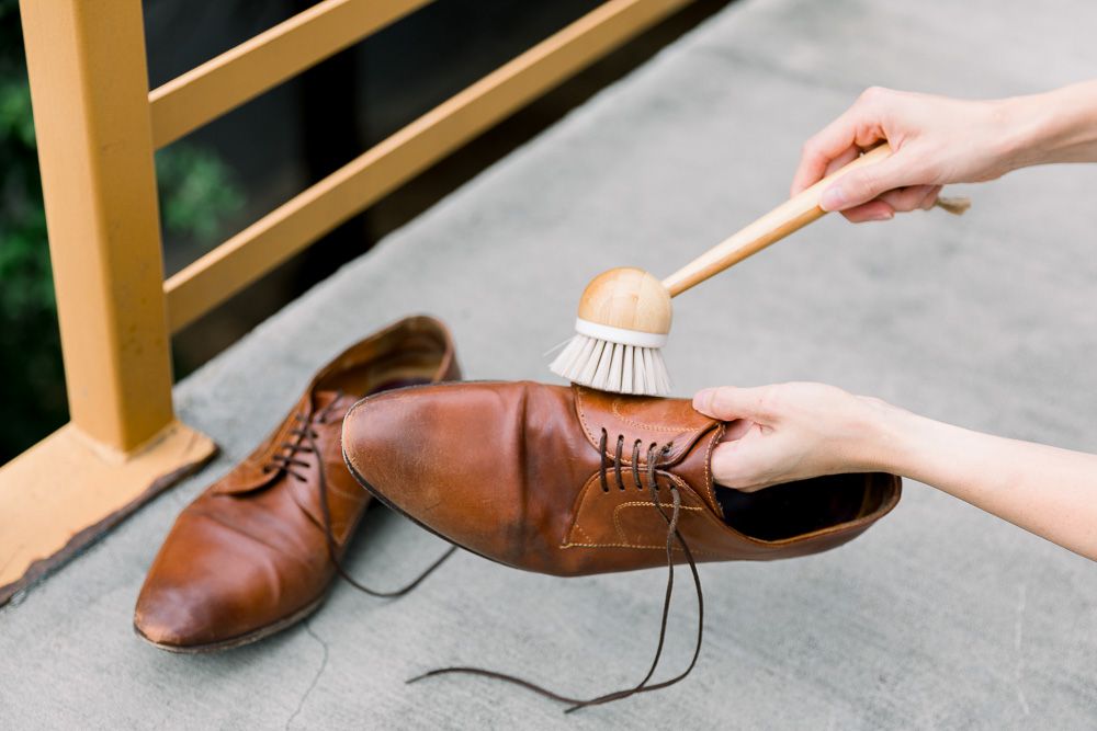 Làm thế nào để ngăn chặn nấm mốc trên giày dép trong mùa nồm ẩm